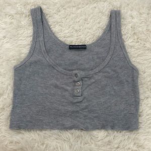 gray crop top